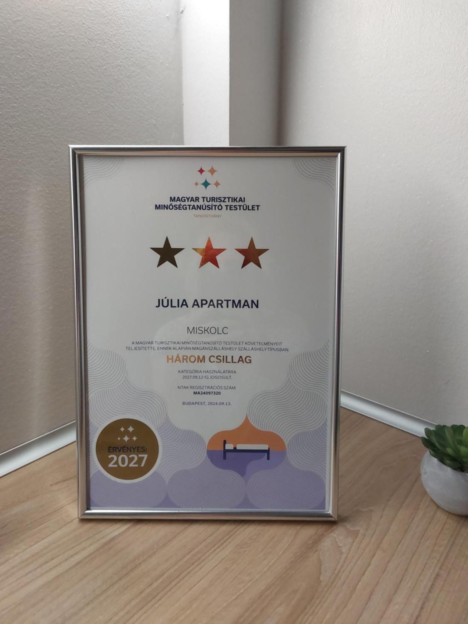 Julia Apartman Miskolc Exterior photo
